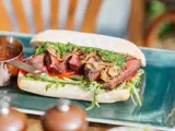 Steak sandwich and sauce