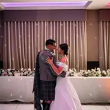 newly married couple dancing at lynnhurst wedding venue paisley