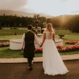 Couple at the fountain at Cornhill Castle