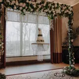 Wedding cake suspended from frame