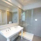 Honeymoon Suite bathroom